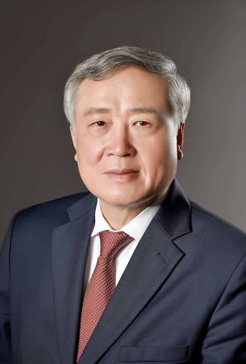 Portrait of Raymond Cheung